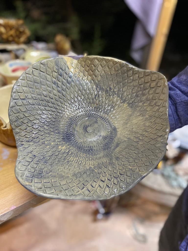 Diamond-textured bowl